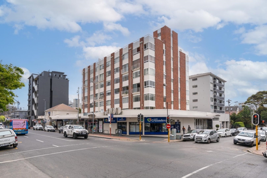 2 Bedroom Property for Sale in Sea Point Western Cape